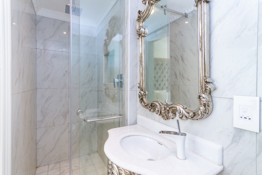 2 Bedroom Property for Sale in Sea Point Western Cape